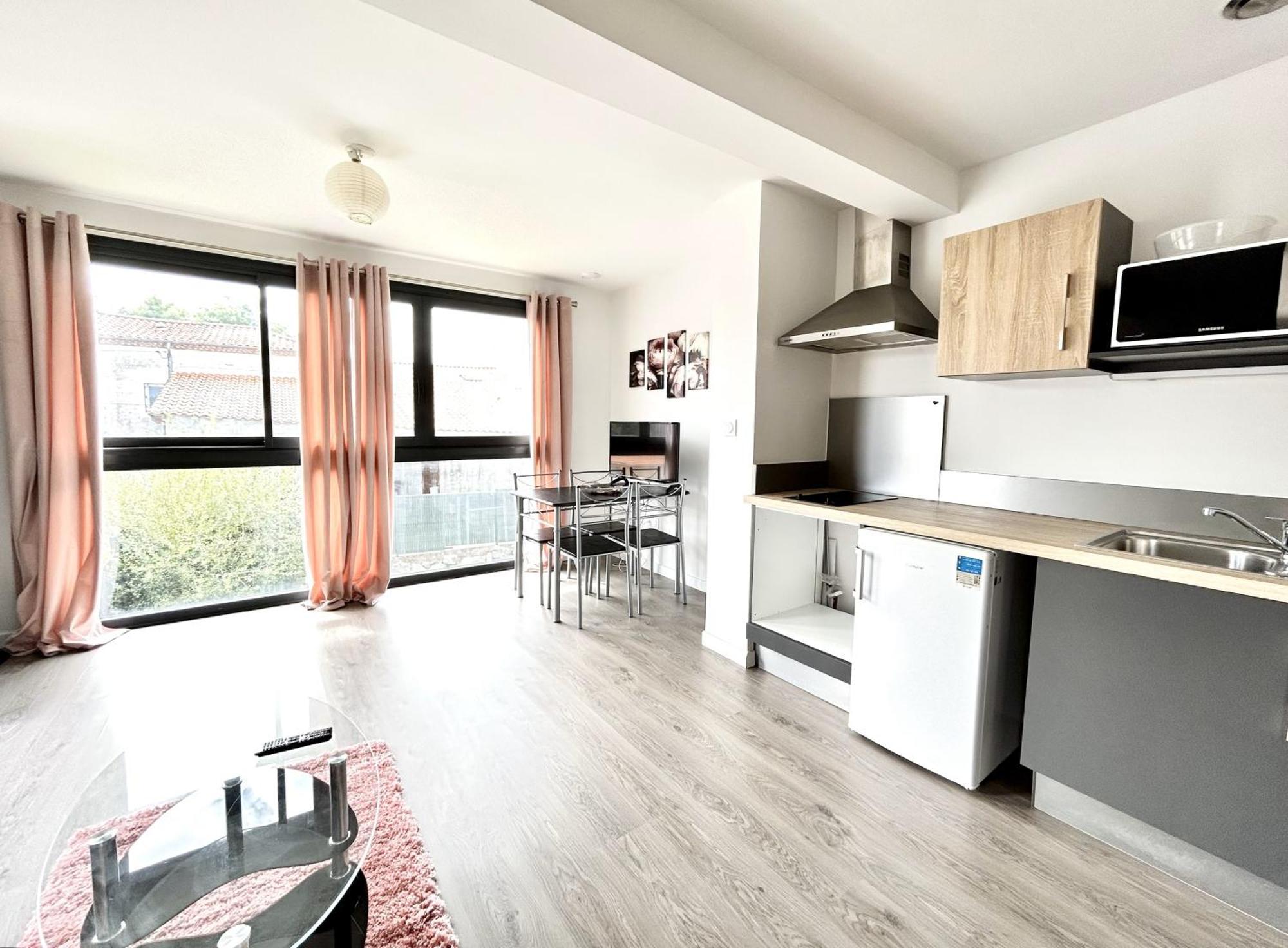 Du Vignoble A L'Atlantique - Residence Montifault Gites Du 2 Au 3 Pieces Le Pallet ภายนอก รูปภาพ